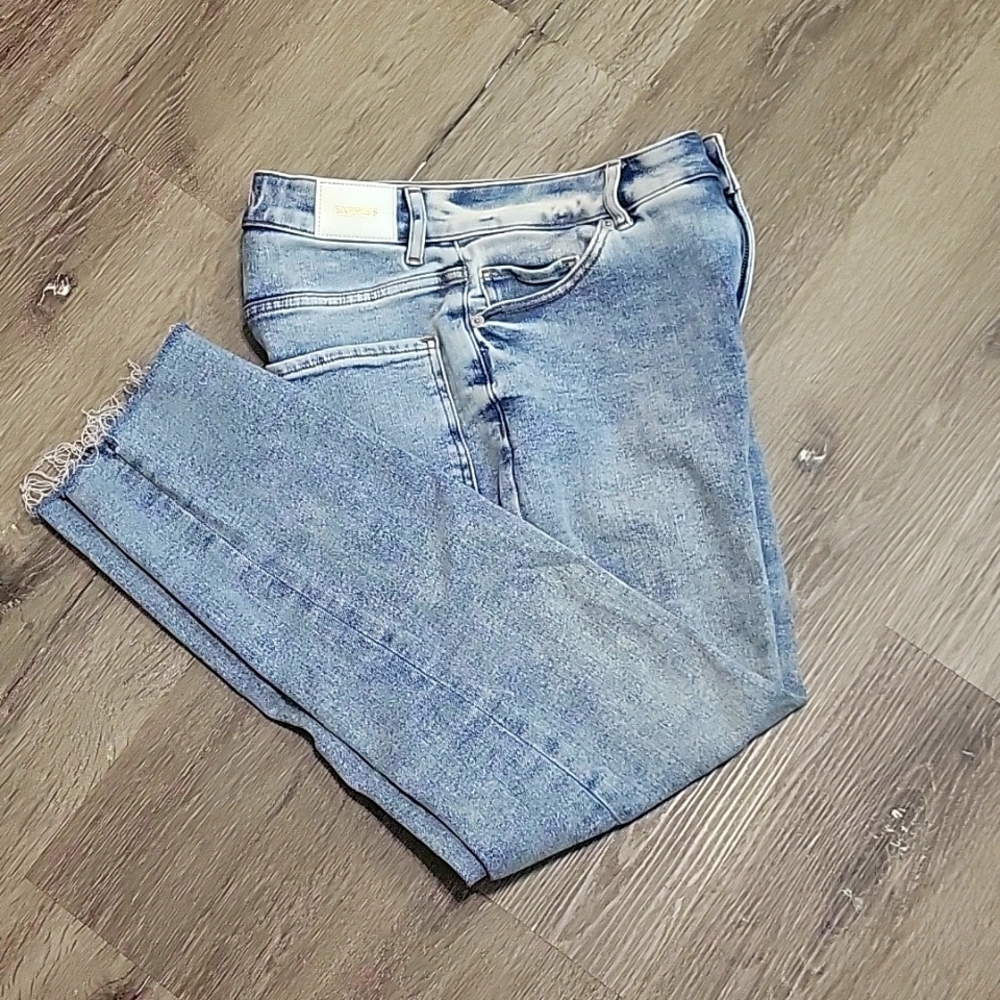 Express size 6 curvy super high waisted raw hem jeans